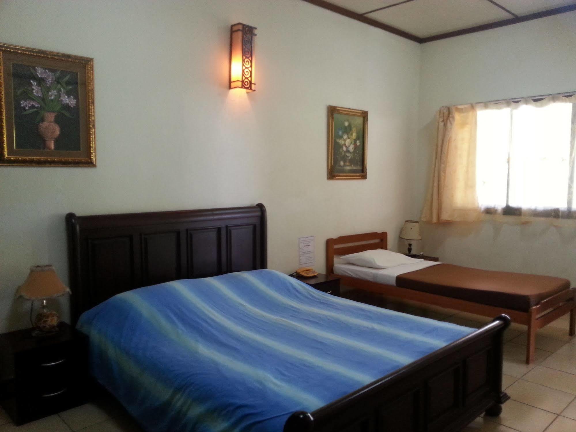 Seaside Travellers Inn Кинарут Экстерьер фото