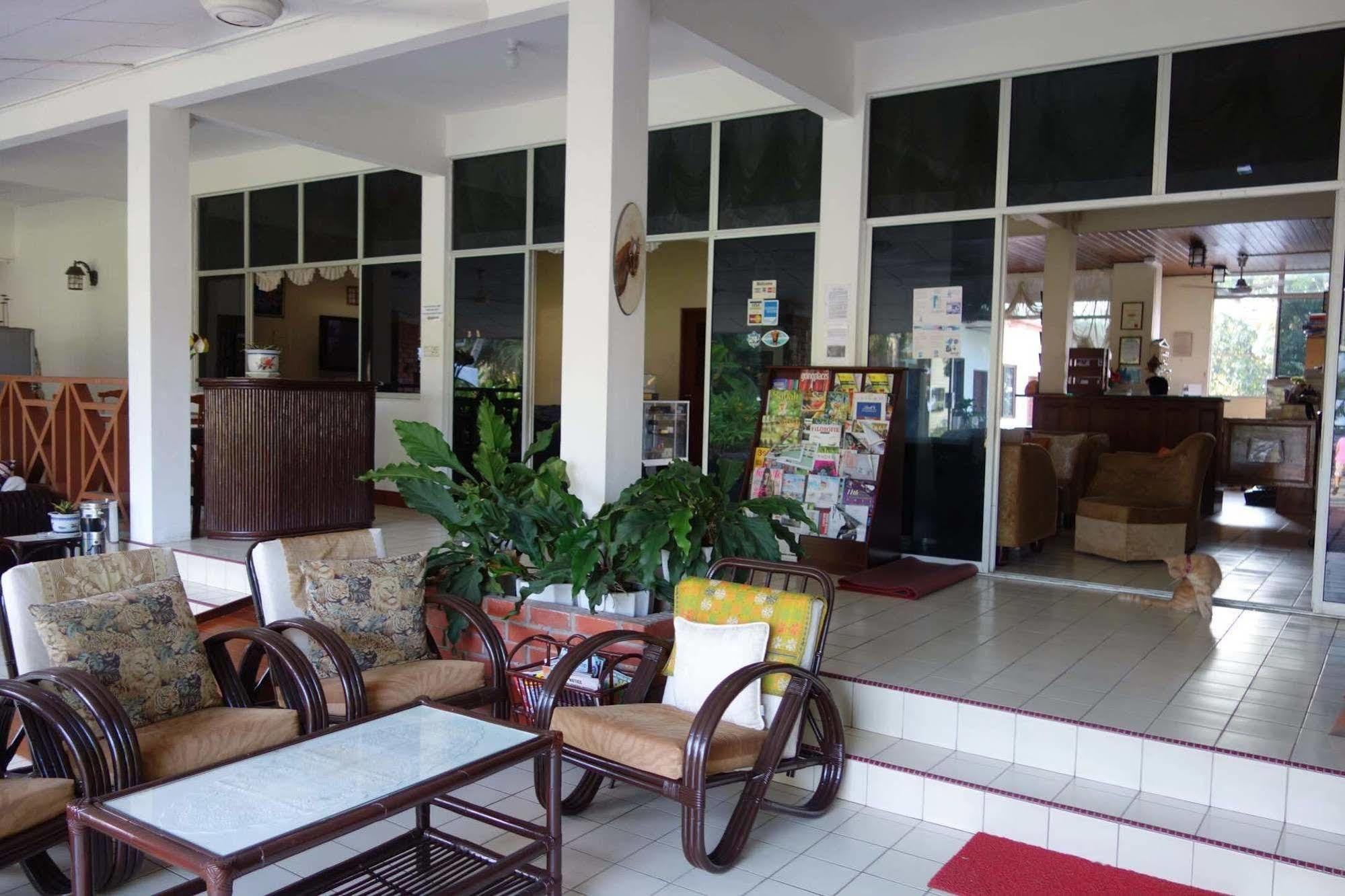 Seaside Travellers Inn Кинарут Экстерьер фото
